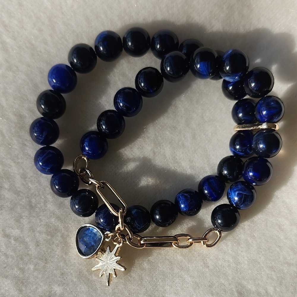 Elegant Blue Beaded Bracelet with Gold Accents
